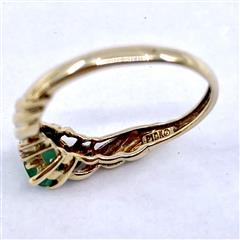 Vintage 10K Yellow Gold Oval Cut Emerald w/ Diamonds Ring Size 7.25